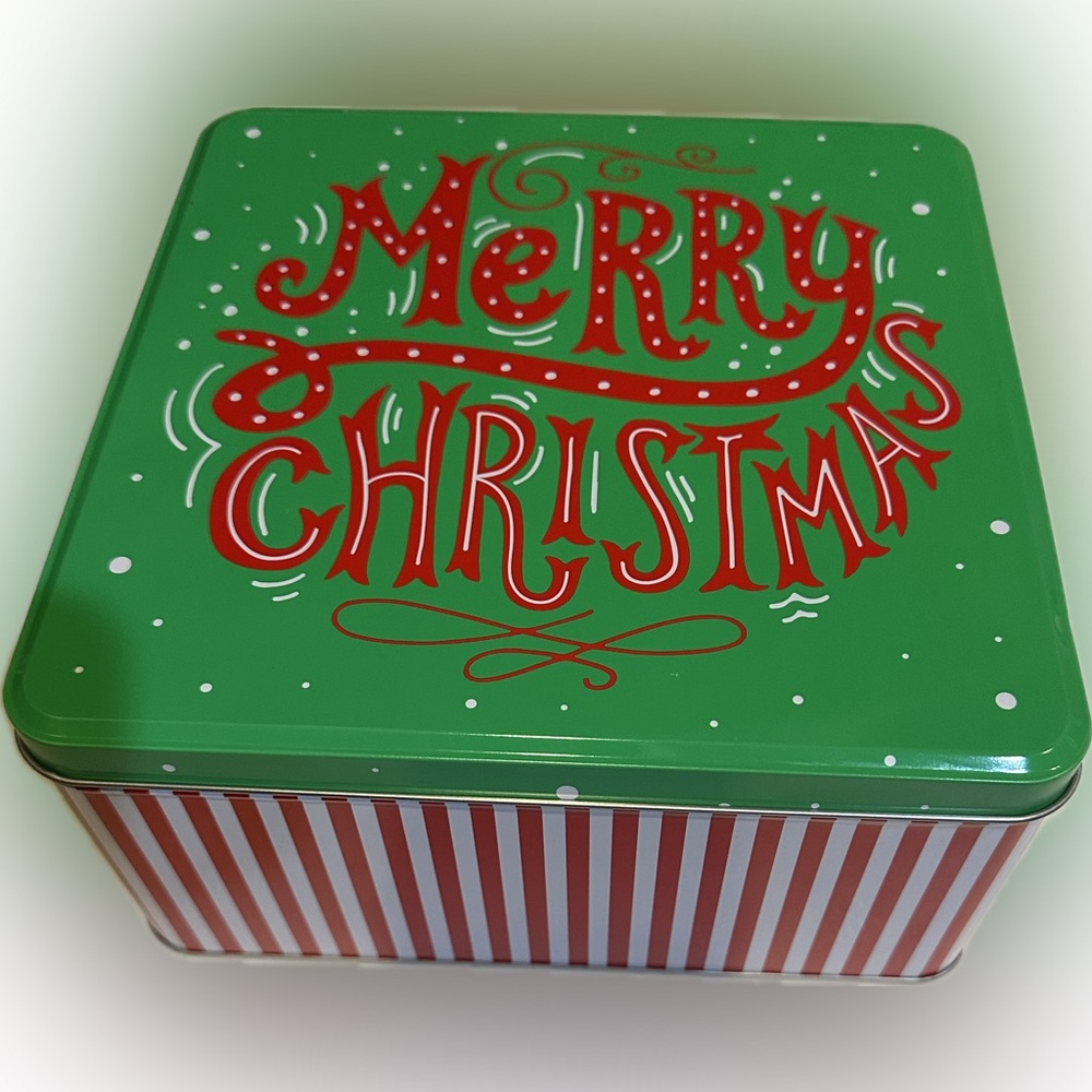 MRS FIELDS MERRY CHRISTMAS COOKIE TIN BOX EMPTY 8.5”x8.5”x4” GREEN RED CONTAINER